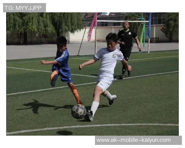 提升小学生身体素质与团队合作能力的小学校足球活动方案设计与实施指南